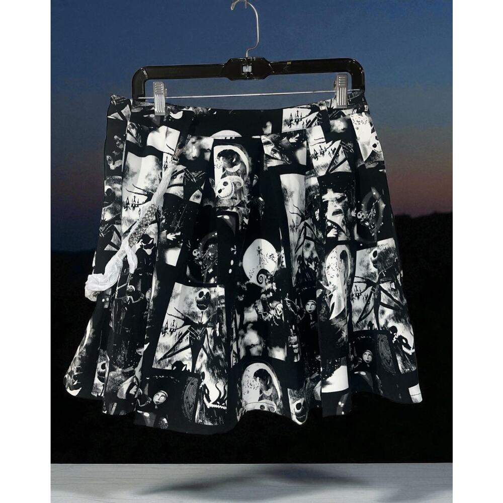 Nightmare Before Christmas Women’s Jrs Large Pleated Skirt AOP Scenes W/chain